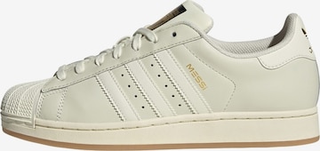 ADIDAS ORIGINALS - Sapatilhas baixas 'Superstar Messi' em bege: frente