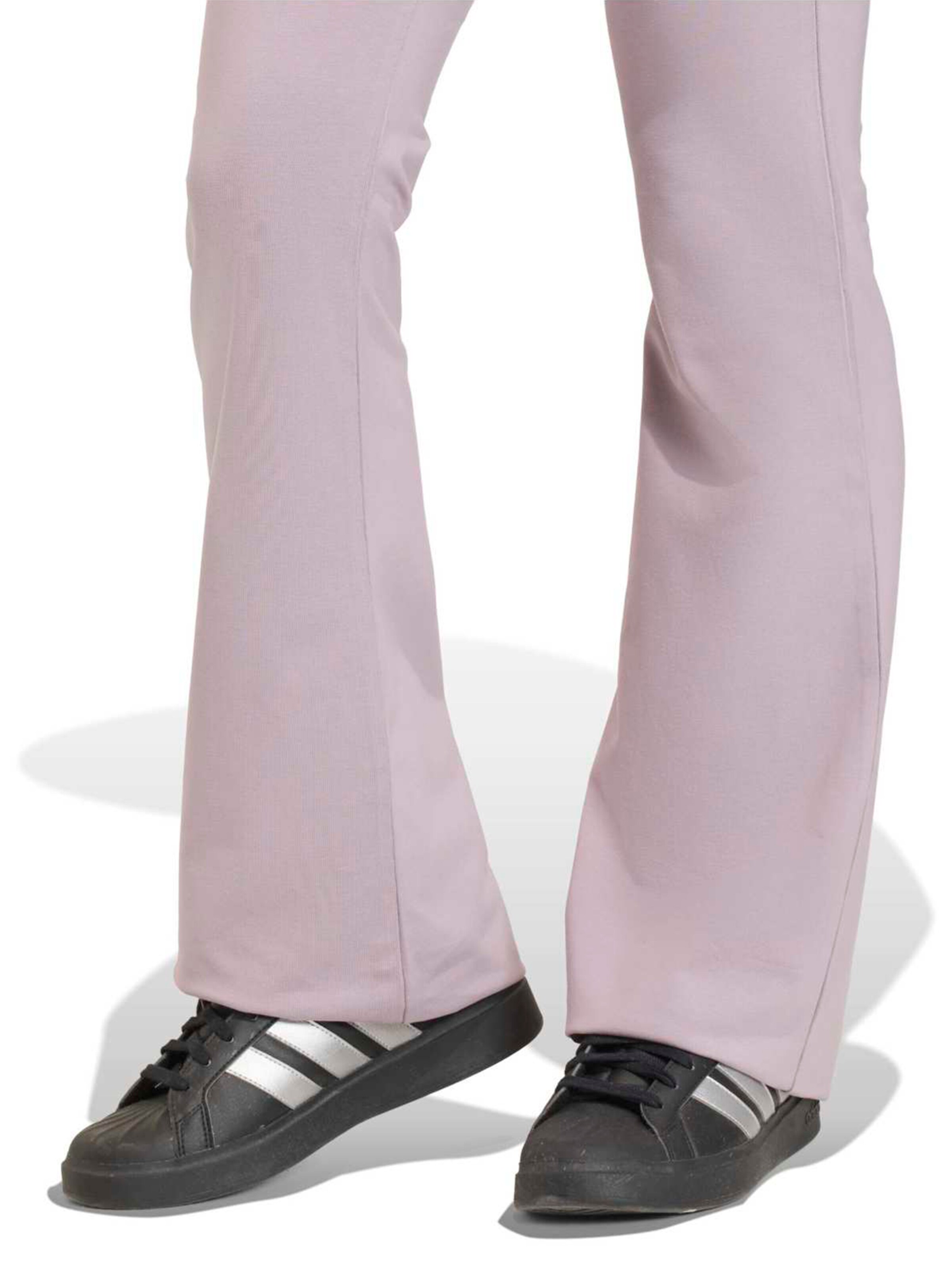 ADIDAS SPORTSWEAR Laienev Spordipüksid 'Essentials', värv lilla