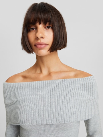 Bershka Sweter w kolorze szary