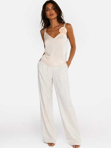 REGINA FASHION Top 'V-Neck Satin Top with 3D Flower Detail' | bež barva