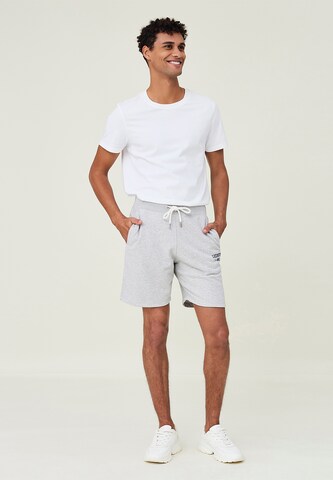 Lexington Regular Sweatshorts 'James' in Grau: predná strana