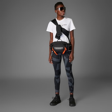 Skinny Pantaloni sportivi 'Multi Tights' di ADIDAS TERREX in grigio