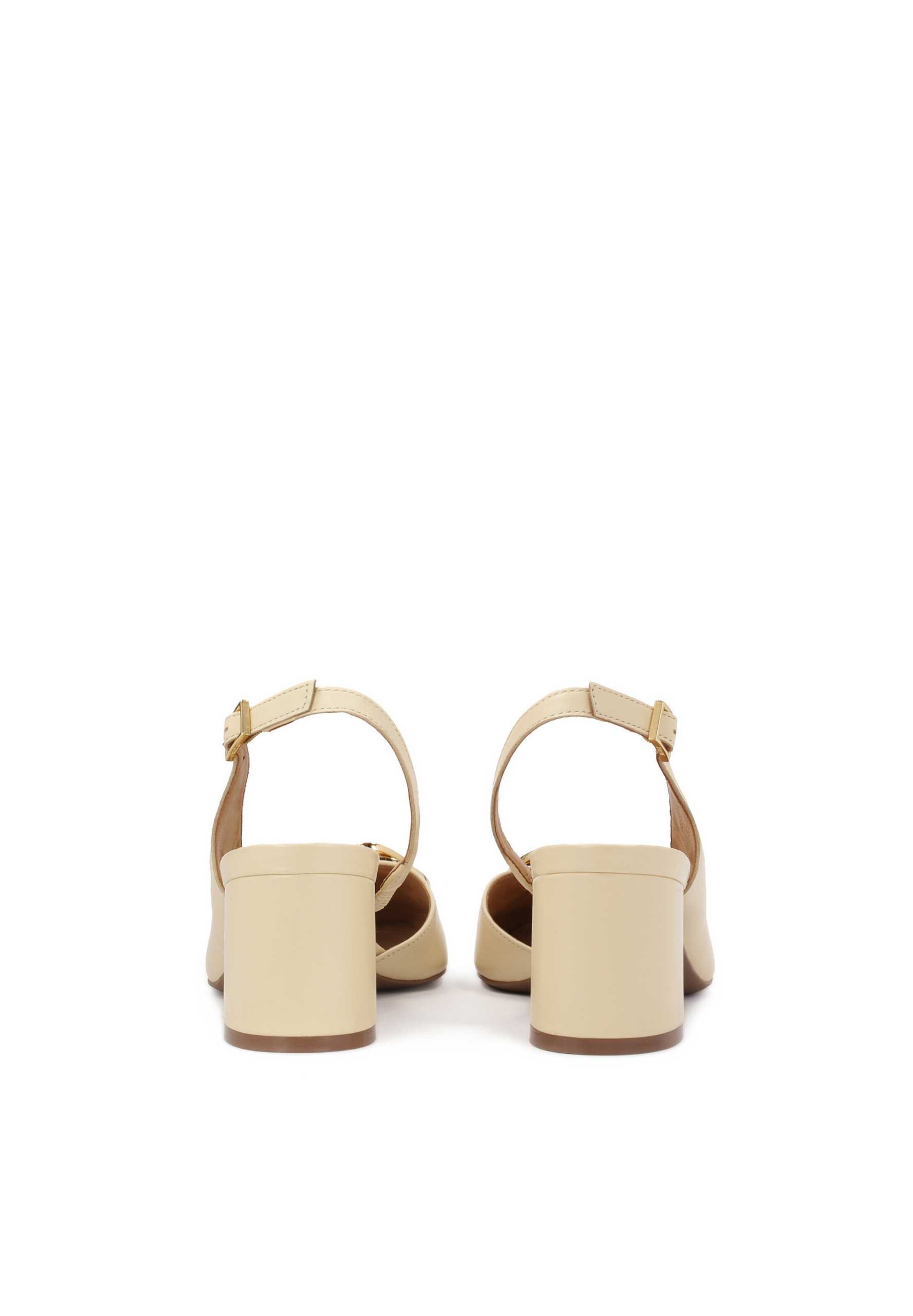 Pumps de la Kazar pe bej