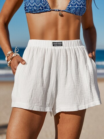 Cupshe Regular Pants in White: front