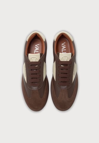 Valentino Shoes Σνίκερ χαμηλό 'RADIUS' σε καφέ: κορυφή