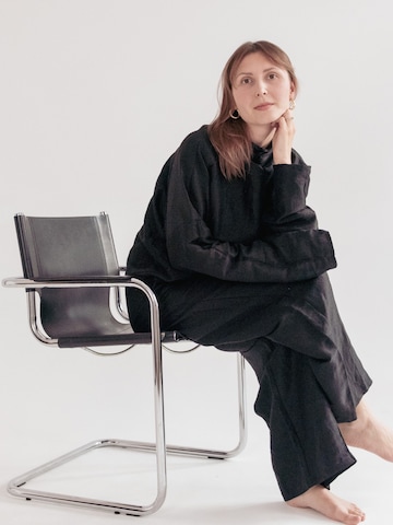 ZUBEK - Traje de pantalón en negro: frente
