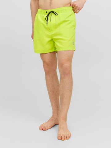 JACK & JONES Plavecké šortky 'Fiji' – zelená: přední strana