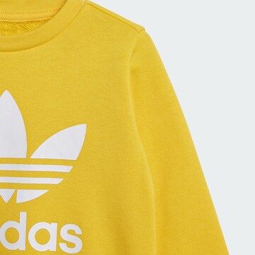 ADIDAS ORIGINALS Regular Sweatsuit in Yellow