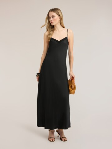 MOTIVI Dress in Black