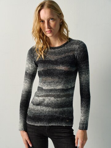 Pull-over KOROSHI en noir : devant