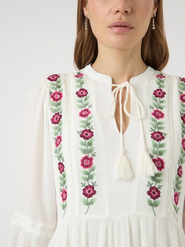 YAS - Vestido 'YASCHELLA' en blanco