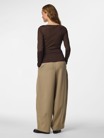 PIECES Top in Braun