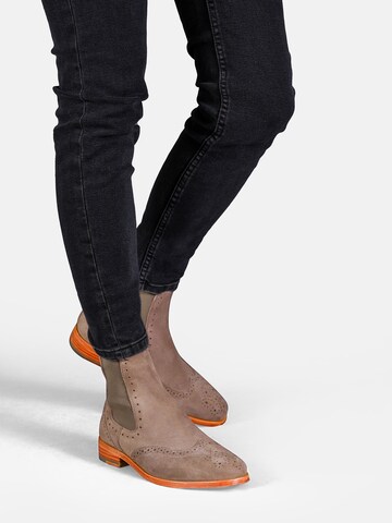 Crickit Chelsea Boots 'HELEN' in Braun: Vorderseite