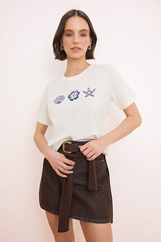T-shirt Trendyol en blanc : devant