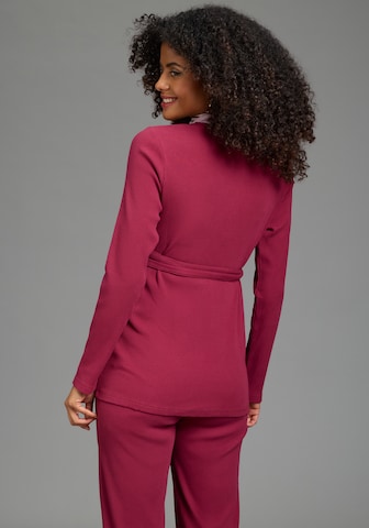 Neun Monate Shirt in Red