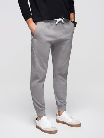 Effilé Pantalon de sport Ombre en gris