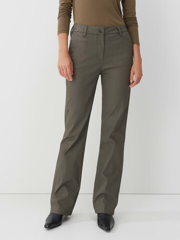 Someday Regular Trousers with creases in Green: front