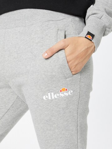 ELLESSE Zúžený Kalhoty 'Hallouli' – šedá