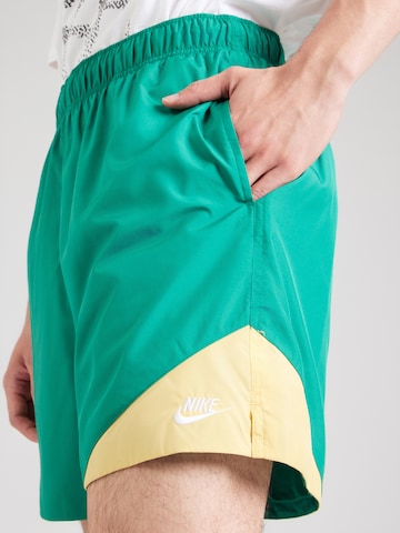 Nike Sportswear - Loosefit Pantalón 'WR' en verde