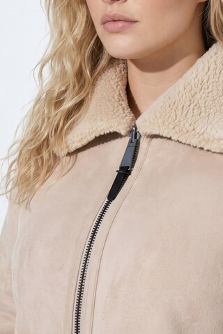 Ulla Popken Between-season jacket in White