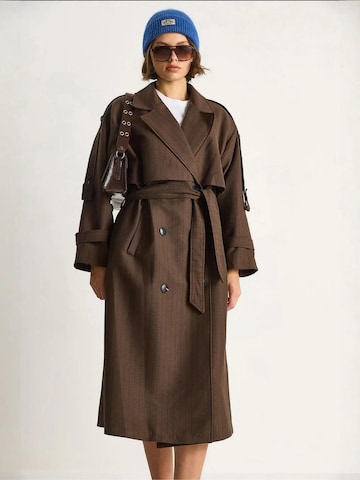 Bianco Lucci Tussenmantel in Bruin: voorkant