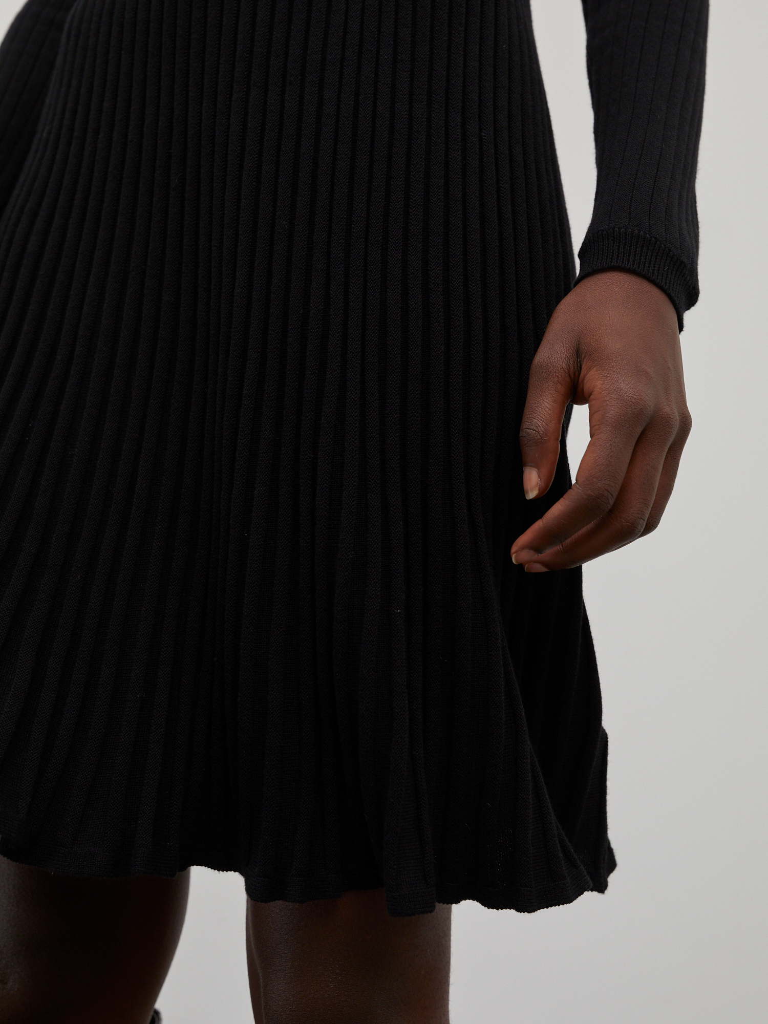 Odzież Kobiety EDITED Sukienka Giorgia w kolorze Czarnym 