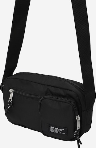 LEVI'S ® Skuldertaske i sort: forside