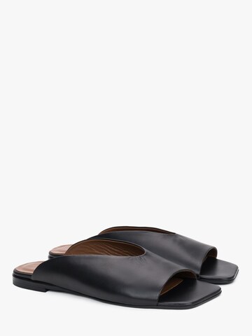 Estro Mules '11-5304-10' in Black
