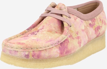 Clarks Originals Moccasin 'Wallabee' in Pink: front