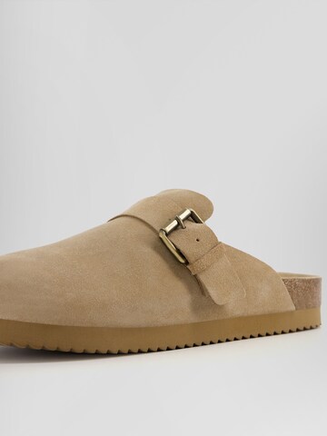 Bershka Clogs in Grau