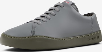 Baskets basses CAMPER en gris : devant
