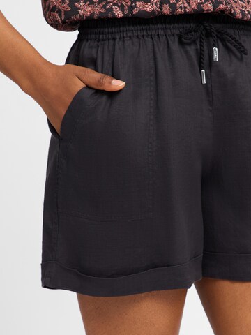 BOSS Regular Shorts 'Tanjina' in Schwarz
