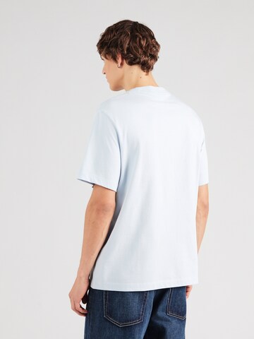 Tricou de la Calvin Klein Jeans pe albastru: spate