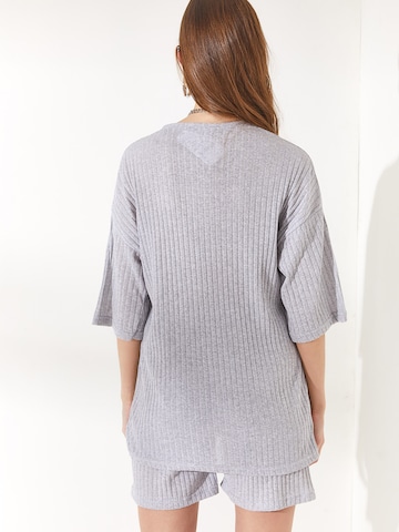 olalook Hemmadräkt i grå