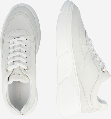 Baskets basses TOMMY HILFIGER en blanc