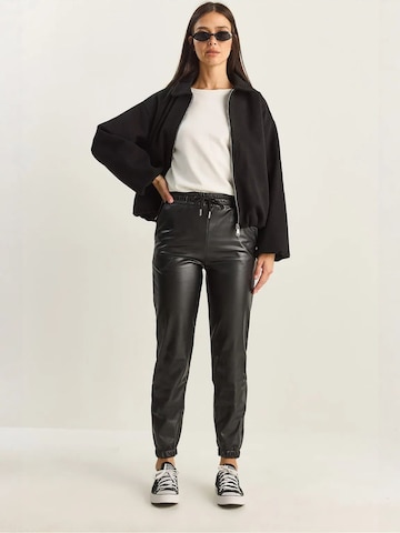 Bianco Lucci - Tapered Calças em preto