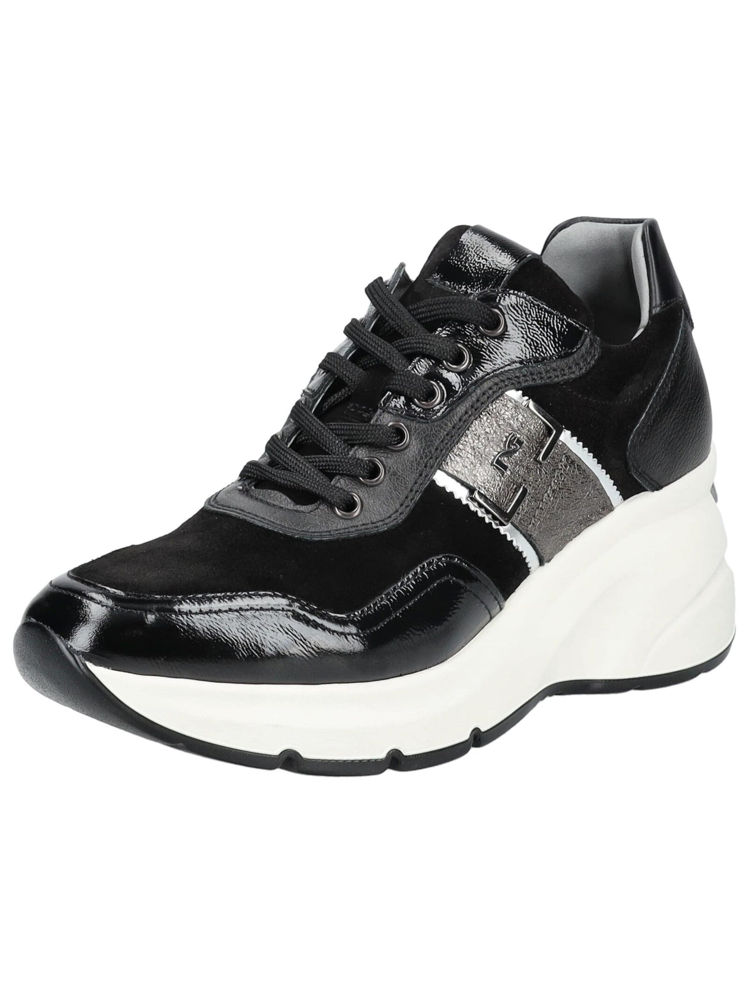 Sneaker bassa di Nero Giardini in nero: frontale