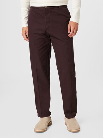 Regular Pantalon à plis 'Joel' WEEKDAY en marron : devant