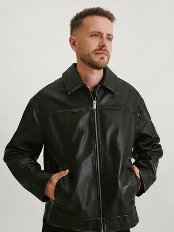 NCO Between-season jacket in Black: front