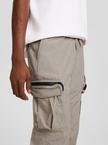 Loosefit Pantaloni cargo di Bershka in grigio