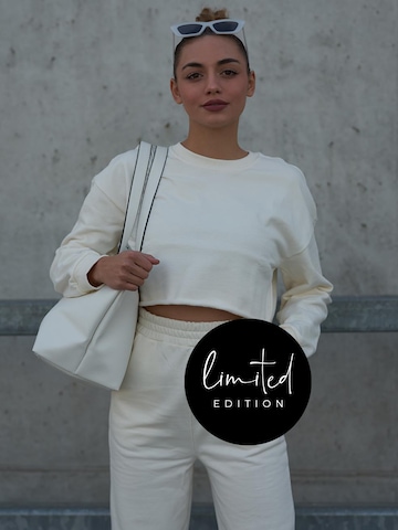 ABOUT YOU Limited Sweatshirt 'Joyah' by Tina Neumann (GOTS) in Weiß: predná strana