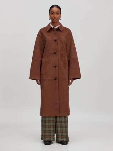 EDITED Between-Seasons Coat 'Ignacio' in Brown: front