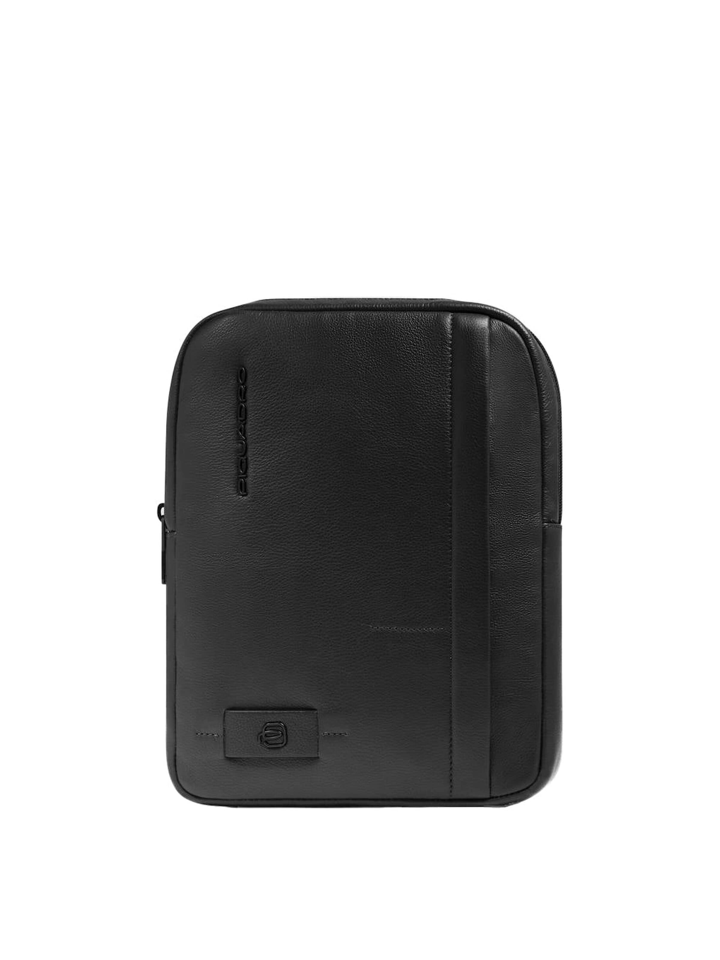 Piquadro Skuldertaske i sort: forside