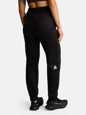 THE NORTH FACE - Tapered Pantalón de montaña 'MOUNTAIN ATHLETICS' en negro