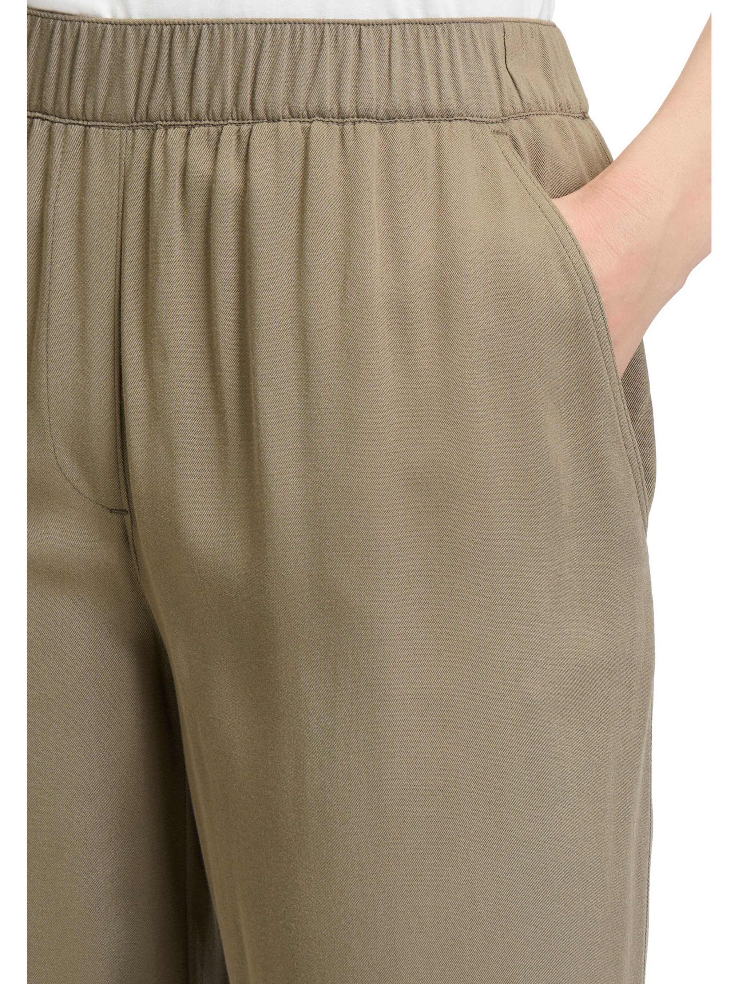 Betty Barclay Loosefit Hose in Beige