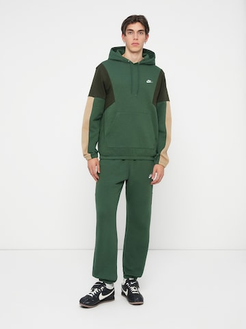 Nike Sportswear Joggingová souprava 'CLUB FLEECE' – zelená: přední strana