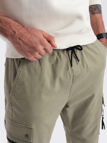 Regular Pantalon chino Ombre en vert