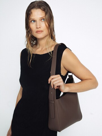 Sac bandoulière 'June' ABOUT YOU x Toni Garrn en marron