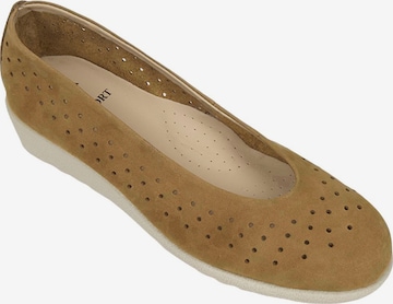 Desa - Zapatillas 'Keilabsatz-Slipper' en marrón: frente