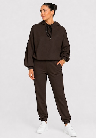Elara Joggingpak in Bruin: voorkant